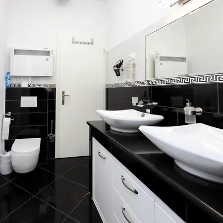 Apartamento Awesome In With Kitchen