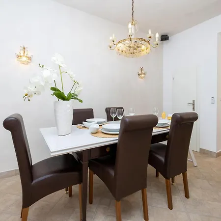 Awesome In With Kitchen Апартаменты *